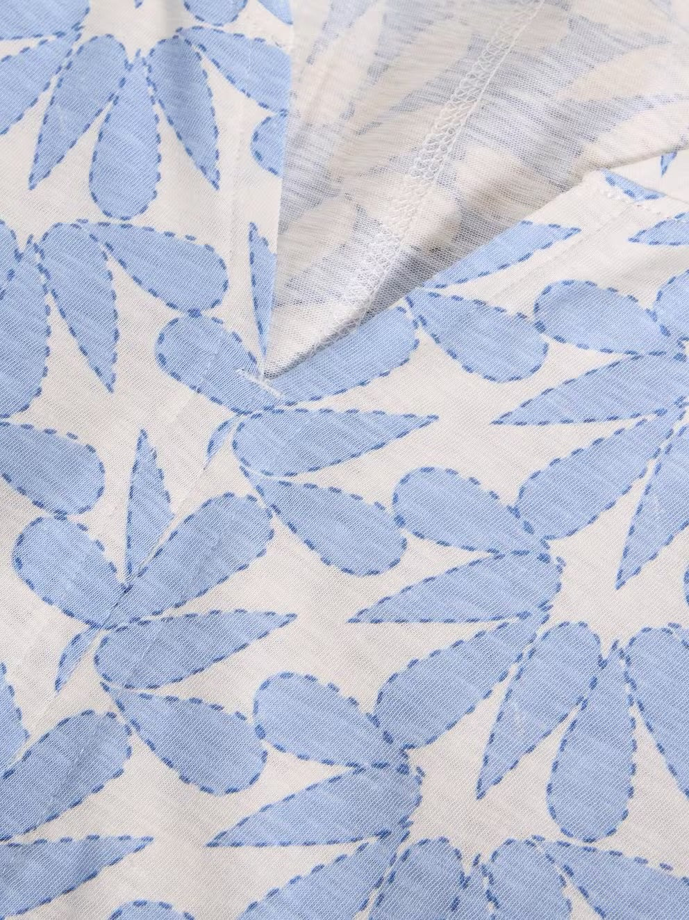 White Stuff Womens Nelly Notch Print T-Shirt 445349 Blue Clothing UK8 / Blue,UK10 / Blue,UK12 / Blue,UK14 / Blue,UK16 / Blue,UK18 / Blue