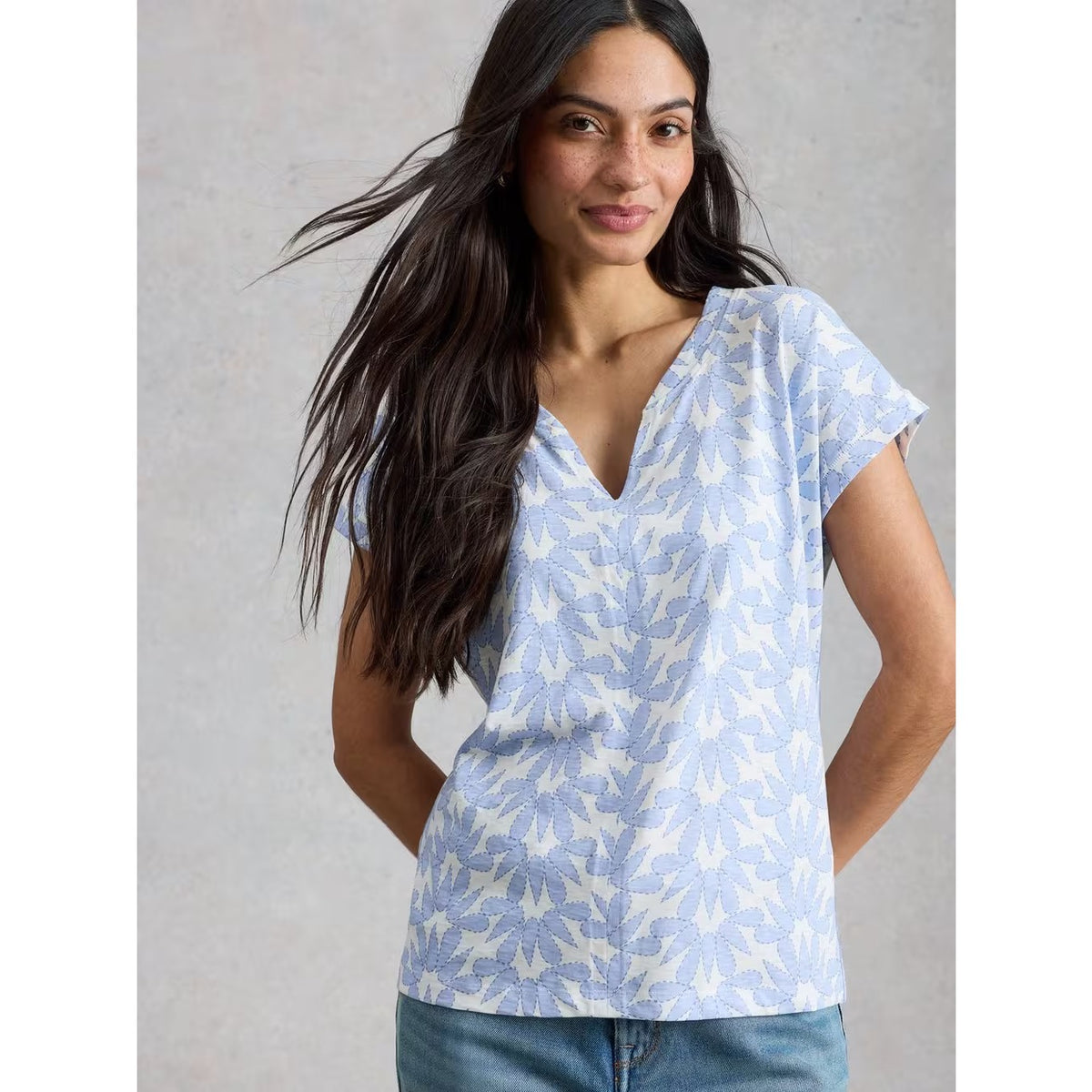 White Stuff Womens Nelly Notch Print T-Shirt 445349 Blue Clothing UK8 / Blue,UK10 / Blue,UK12 / Blue,UK14 / Blue,UK16 / Blue,UK18 / Blue