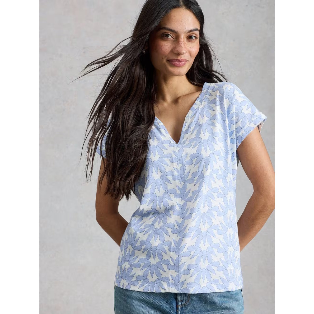 White Stuff Womens Nelly Notch Print T-Shirt 445349 Blue Clothing UK8 / Blue,UK10 / Blue,UK12 / Blue,UK14 / Blue,UK16 / Blue,UK18 / Blue