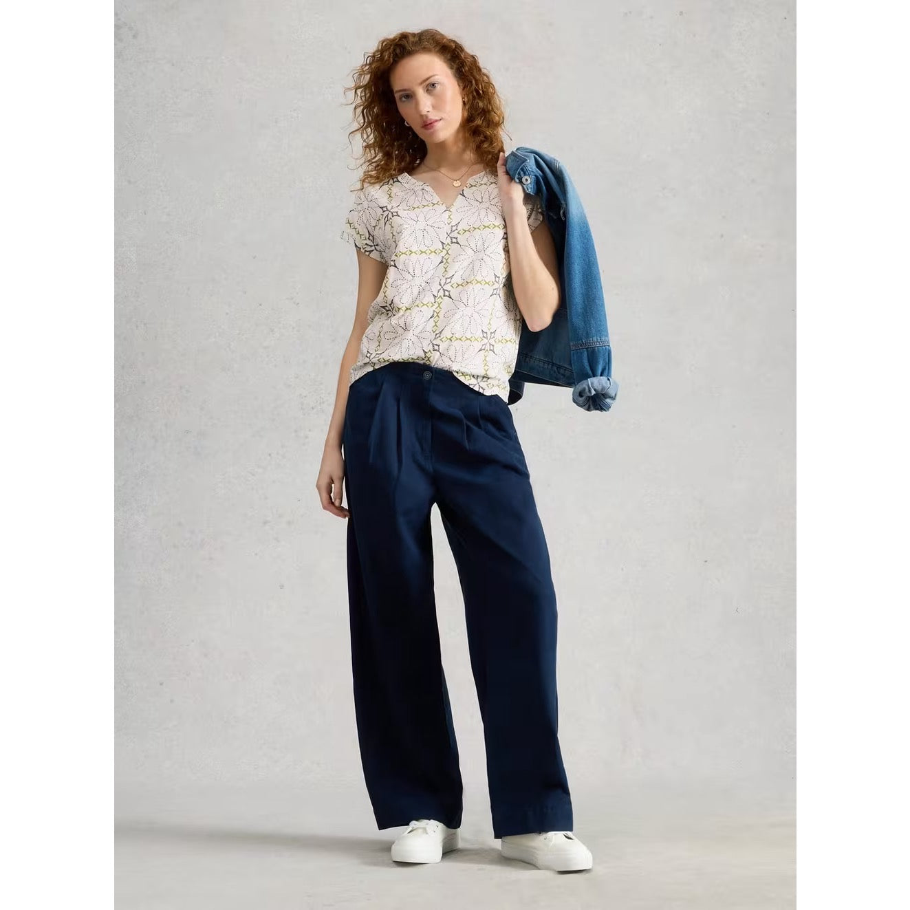 White Stuff Womens Nelly Notch Print T-Shirt 445349 White Clothing UK8 / White,UK10 / White,UK12 / White,UK14 / White,UK16 / White,UK18 / White