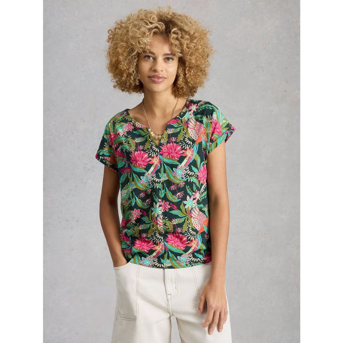 White Stuff Womens Nelly Notch T-Shirt 446491 Green Print Clothing UK8 / Green,UK10 / Green,UK12 / Green,UK14 / Green,UK16 / Green,UK18 / Green